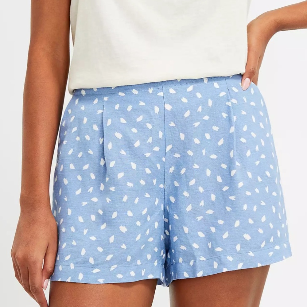 Adorable LOFT Pleated Pull-on Shorts in Geo